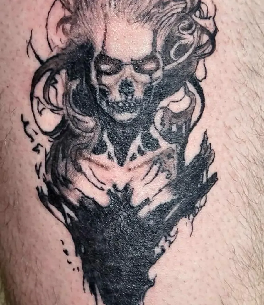Dunkle Schädelillustration als Blackwork-Tattoo